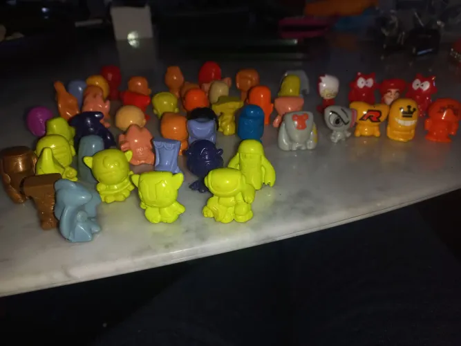 Lote em 50 Gogo's Crazy Bones