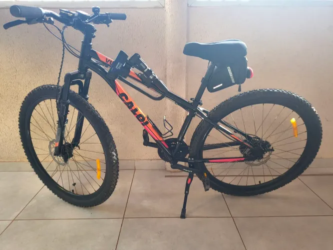 Bicicleta Montain bike preta Vulcan Aro 29 com 21 marchas da Caloi