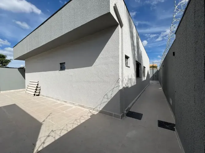 Imóvel para venda possui 200 metros quadrados com 4 quartos