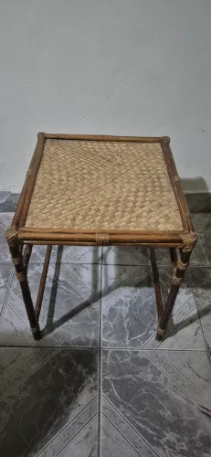 Mesinha de Banbu Medidas 42 Cm de Comprimento 38 Largura 43 Altura R$50,00 Reais 