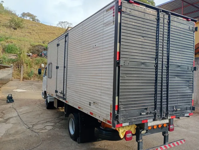 Vendo caminhão 8.140 motor mwm x10 muito conservado mecanica documento em dia