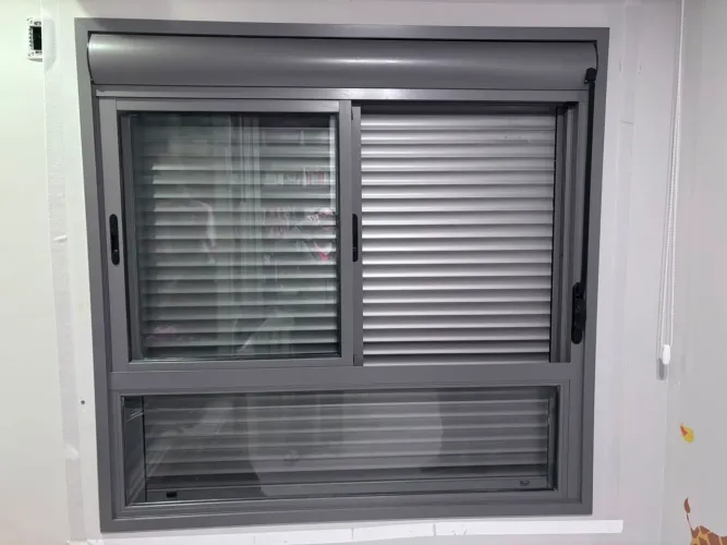 Janela Lidinese 160x160 com persiana vidro Laminado 10mm