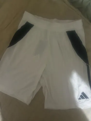 Short esportivo adidas, Novo. Nunca usado. 