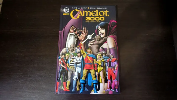 Camelot 3000 - Edição de Luxo - DC Comics - HQ Panini