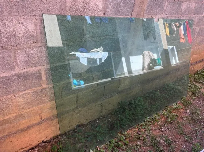 Porta nova já com as dobradiças