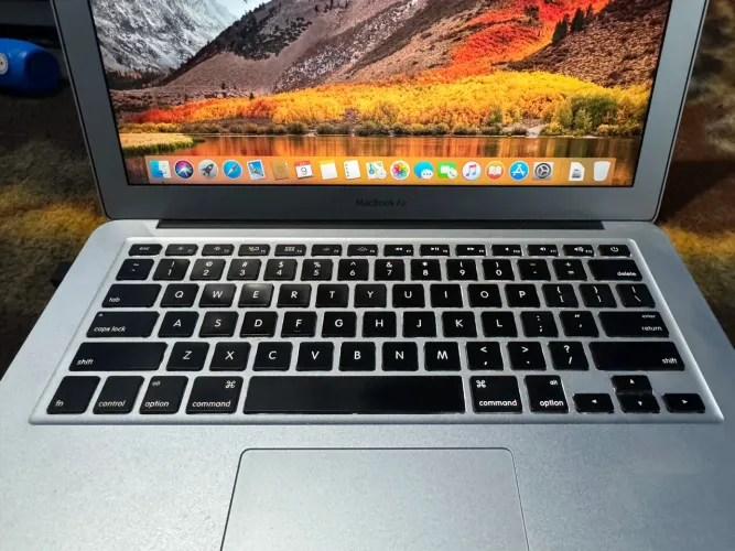 MacBook Air 2017 core i5 usado
