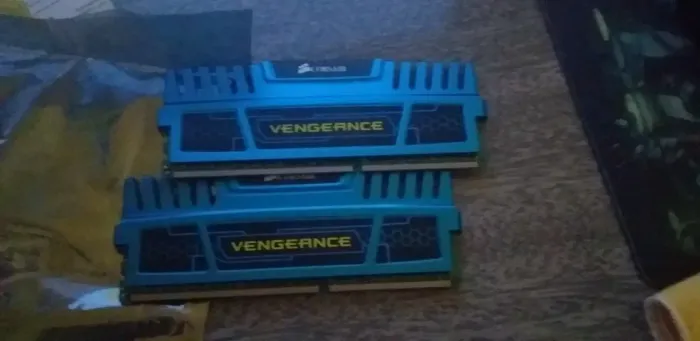 2 MEMORIAS DDR3 VEGEANCE 8GB 1600 MHZ
