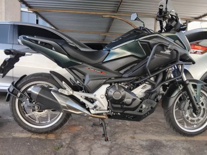 Moto honda Nc 750x para pessoas exigentes muito nova.