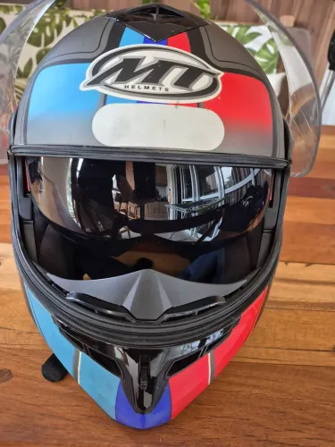 MT Helmets Capacete em ótimo estado