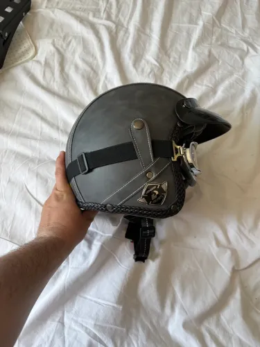 Capacete retrô aberto estiloso