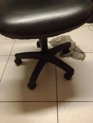 Vendo 1 cadeira de escritório em bom estado 80 reais