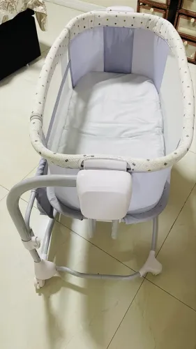 Berço portátil de balanço automático
