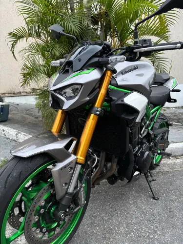 Kawasaki Z 900 R edition, muito nova. 