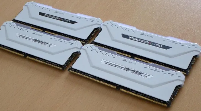RAM 4x8GB(Ou Indiv.) 3600Mhz BRANCA Corsair Vengeance