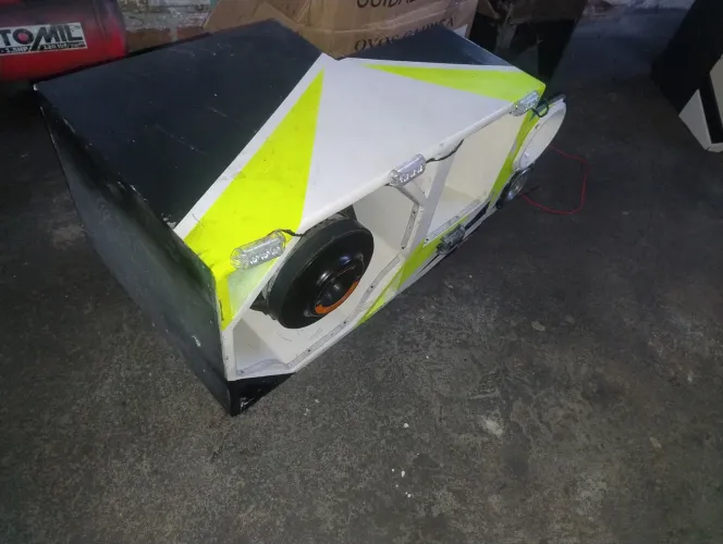 Caixa trio com tornado de 15