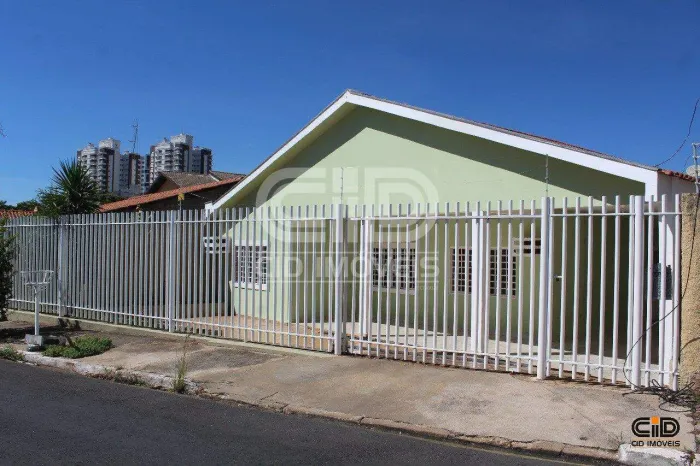 Casa á Venda no bairro Jardim Tropical