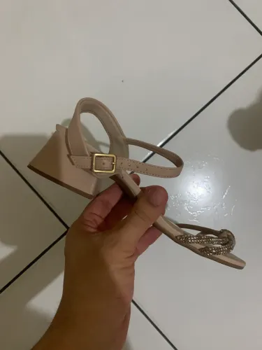 sandália comfort bege com brilho