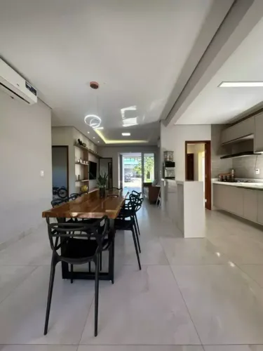 CASA MARAVILHOSA EM CONDOMÍNIO FECHADO