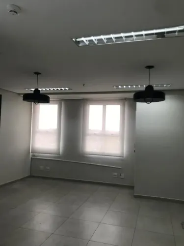 Salas comerciais para vender em Jardim Henriqueta - Taboão da Serra - SP