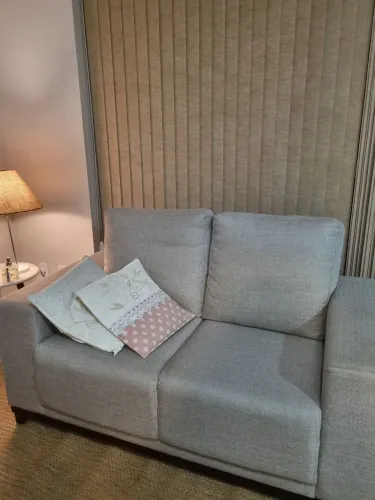 Sofa de 2 lugares em linho impermeável