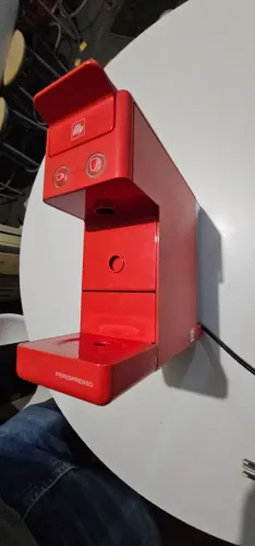Cafeteira illy vermelha 