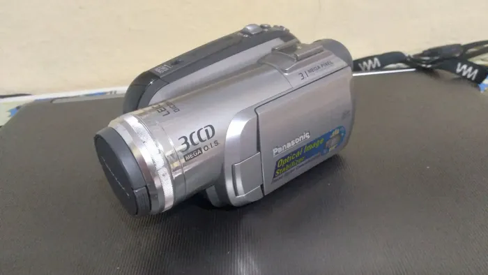 Camera digital Panasonic 3CCD Mega O.I.S. (leia a descrição)