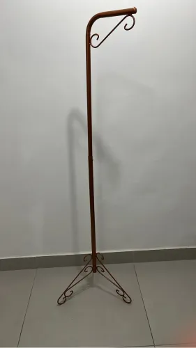 Pedestal para cabide