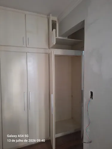 Guarda roupa usado de 8 portas e maleiro