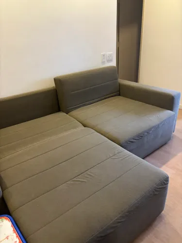 Sofá, 2 módulos, 2,40m, retrátil e reclinável, 4 posições.