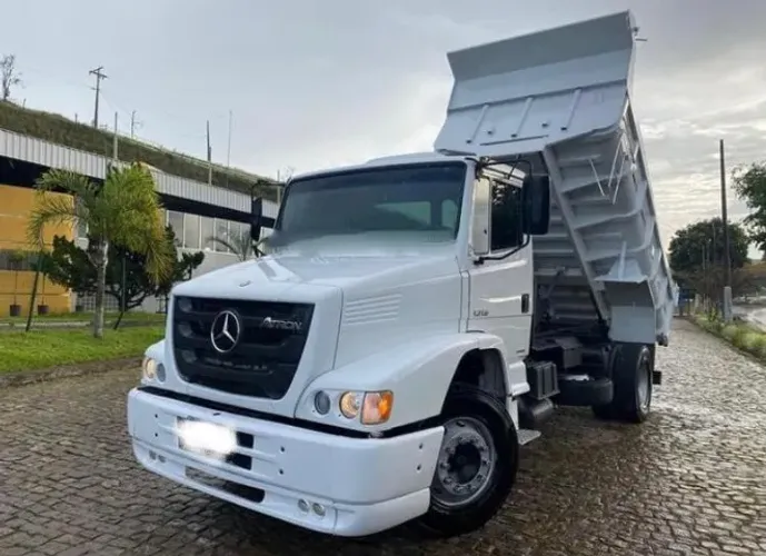 Mb Atron 1319 4x2 caçamba