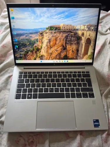 Notebook HP elitebook 840 14 g10 i7 13th 32gb ddr5 1tera ssd, detalhe na foto.
