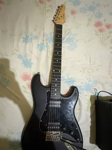Guitarra stratocaster giannini + amplificador
