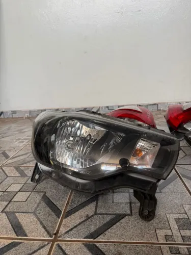 FAROL DIREITO FIAT MOBI