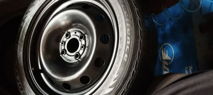 Roda da Fiat aro 15 com pneu