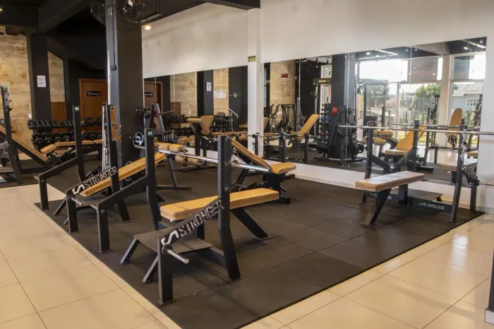 Academia completa lote com equipamentos mais halteres