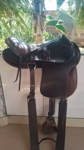 Vendo sela autraliana 15 polegada completa