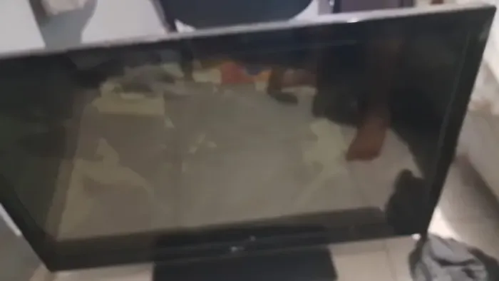 televisão lg 35 polegadas (com um defeito na tela mais ainda funcional )