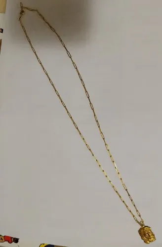 Corrente sem detalhes com pingente toda em ouro 18 k.