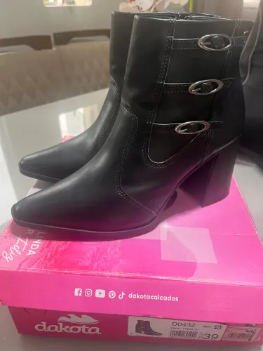 Bota maravilhosa Dakota numeração 39
