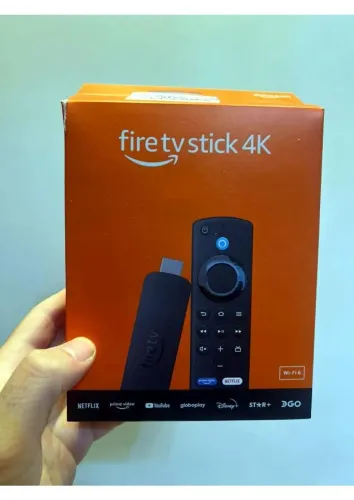 Amazon Fire TV Stick 4K Wi-Fi 6 na Caixa