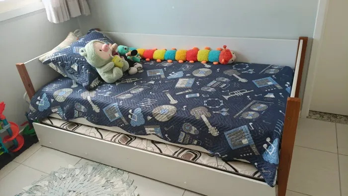 Cama solteiro dupla . 