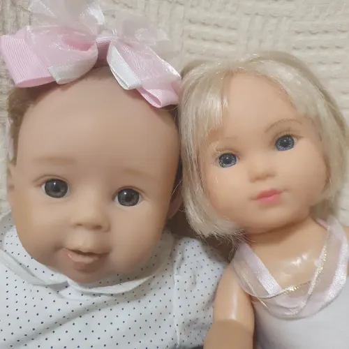 Dupla linda de bonecas uma estilo reborn  e uma bonequinha  linda.