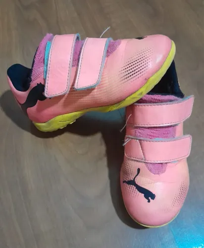 Chuteira puma sem cadarço número 27