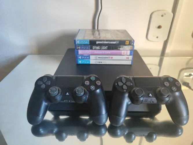 PS4 Slim 500GB (Na Garantia) + 5 Jogos + 2 Controles