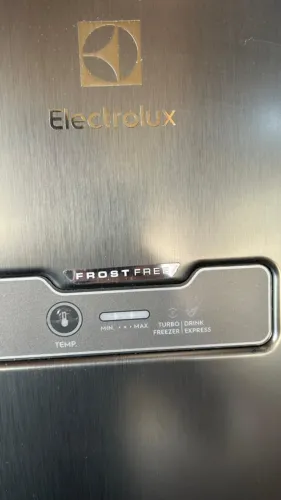 Geladeira Duplex - ELETROLUX Frostfree - 371 Litros - NOVÍSSIMA