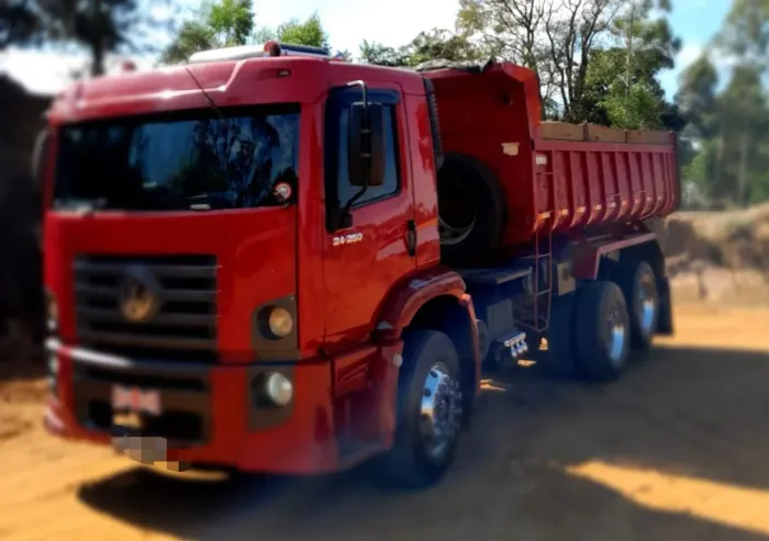 VOLKS 24250 TRUCK CAÇAMBA REPASSE DE DIVIDA