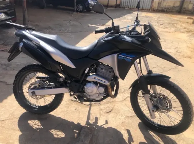 Vendo XRE 300 extremamente conservada