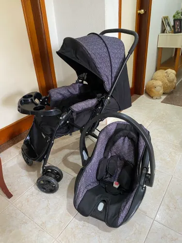Carrinho e Bebê Conforto