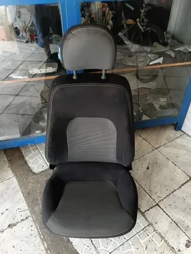 Um banco de anteiro de Doblo original