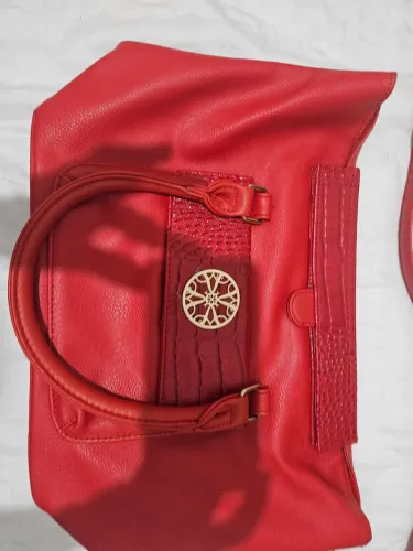 Bolsa Vermelha Avon Signature Collection 